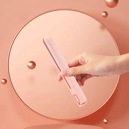 🆙🎒  The First Mini USB 2-in-1 Hair Styler – Portable, Safe & Effortless
